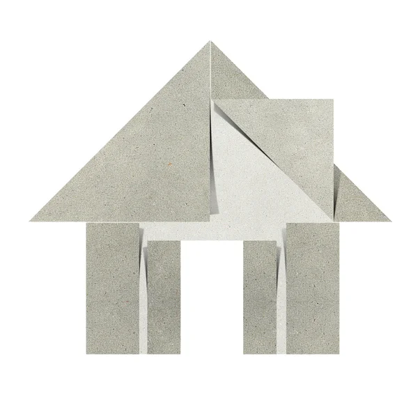 Maison origami papier recyclé sur fond blanc — Photo