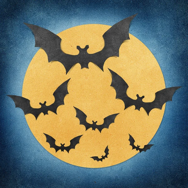Murciélago de Halloween y luna llena papel reciclado fondo — Foto de Stock