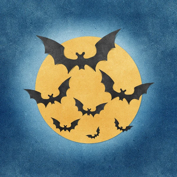 Murciélago de Halloween y luna llena papel reciclado fondo —  Fotos de Stock