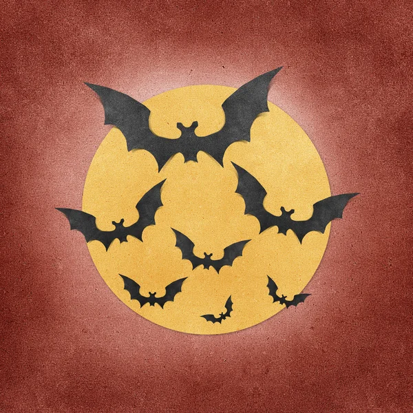 Murciélago de Halloween y luna llena papel reciclado fondo — Foto de Stock