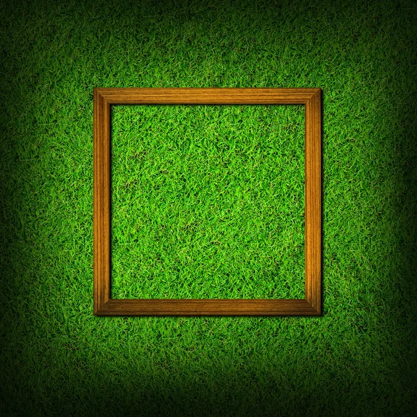 Marco de madera sobre hierba verde fondo del campo — Foto de Stock