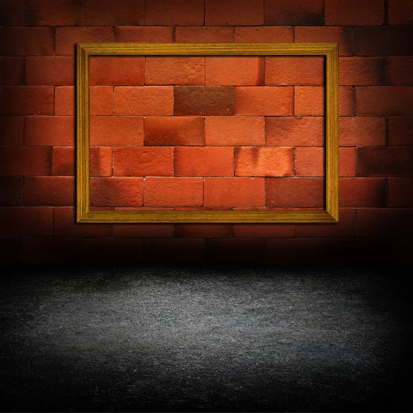 Molduras de imagem na parede de tijolo vermelho — Fotografia de Stock