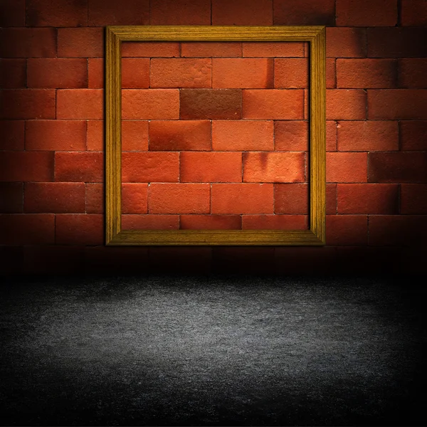 Molduras de imagem na parede de tijolo vermelho — Fotografia de Stock