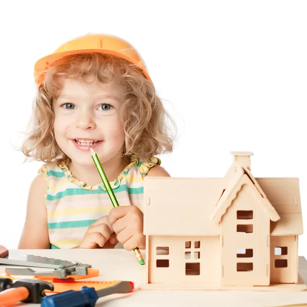 Niño feliz construye casa — Foto de Stock