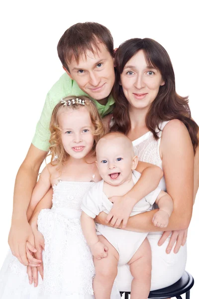 Lycklig familj med barn isoleras på vit bakgrund — Stockfoto