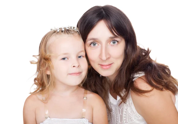 Boldog anya és lánya elszigetelt fehér háttér — Stock Fotó