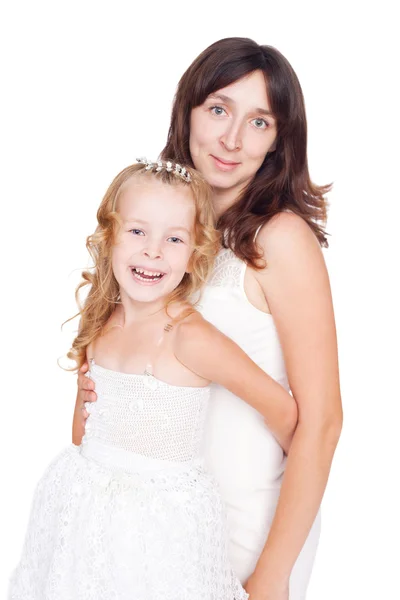 Ευτυχισμένη μητέρα και κόρη απομονωμένες σε λευκό φόντο — Φωτογραφία Αρχείου