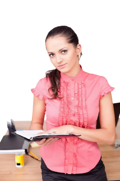 Mulher de negócios jovem bonita tomar notas no escritório — Fotografia de Stock