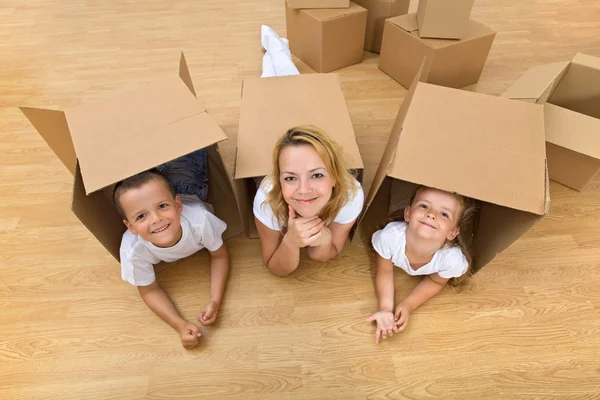 Family in a new home — Stock Photo, Image