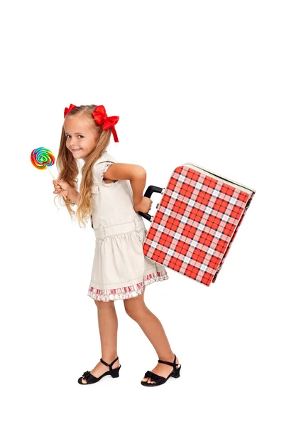 Bella ragazza con lecca-lecca e valigia — Foto Stock