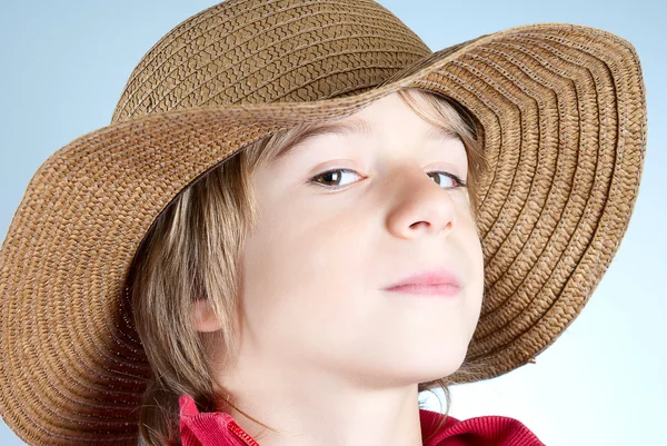 Barn med hatt — Stockfoto