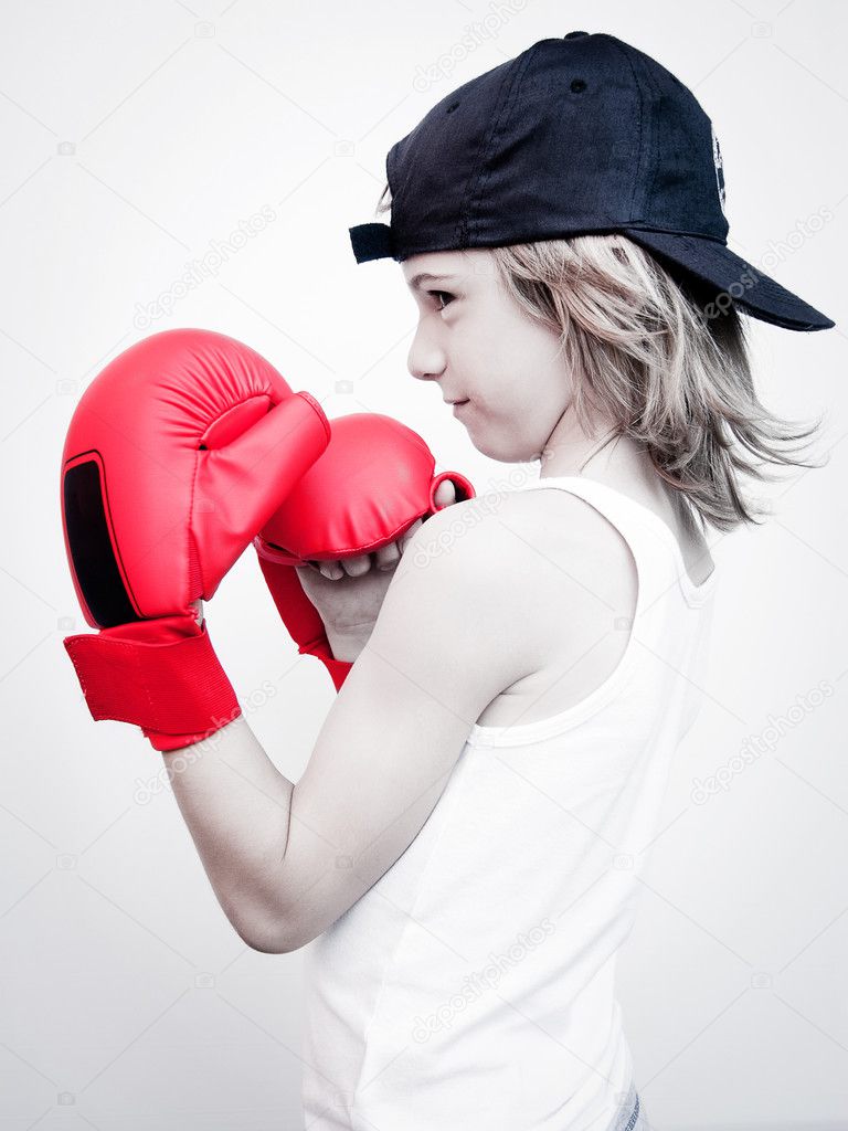 Child with boxing gloves
