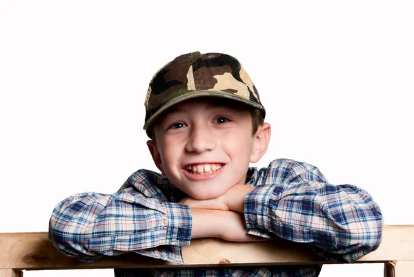 Sorrindo menino no fundo branco isolado — Fotografia de Stock