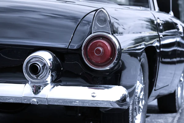 Visão traseira do carro clássico — Fotografia de Stock