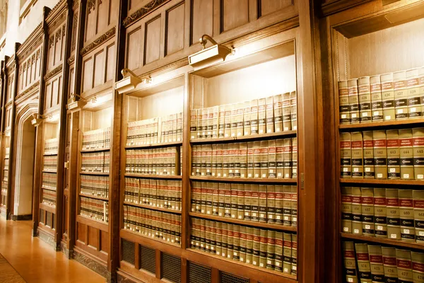 Biblioteca de libros de derecho —  Fotos de Stock