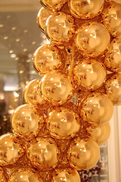 Золотые шарики — стоковое фото