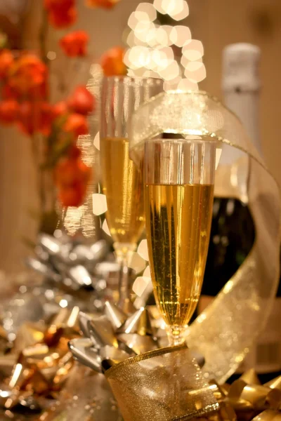 Två champagneglas — Stockfoto