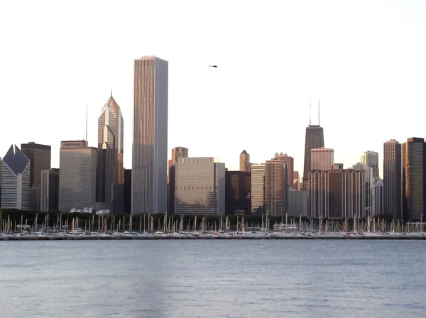 Чикаго и Чикаго Ривер — стоковое фото