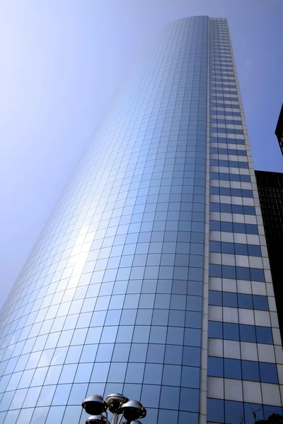 Edificio alto y moderno — Foto de Stock