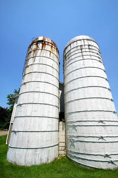 Torres gemelas del antiguo granero — Foto de Stock