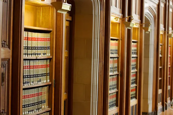 法律の本の図書館 — ストック写真