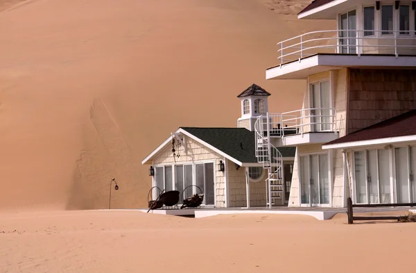Casa nas dunas de areia — Fotografia de Stock