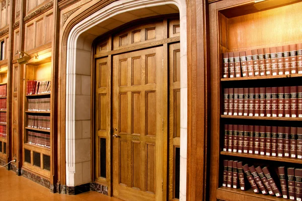 Biblioteca de libros de derecho —  Fotos de Stock