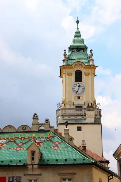 Stadhuis klokkentoren in bratislava — Stockfoto