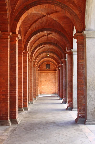 Romanik tarzı colonnade — Stok fotoğraf