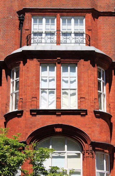 İngiliz kırmızı tuğla mansion — Stok fotoğraf