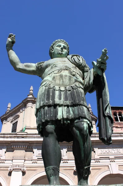 Standbeeld van keizer Constantijn — Stockfoto