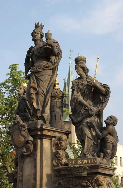 St. barbara, st. margaret en st. elizabeth standbeeld — Stockfoto