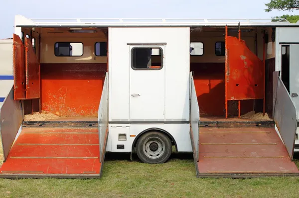 Koń transport van — Zdjęcie stockowe