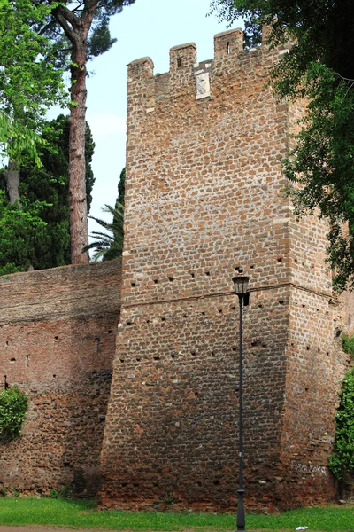 Tower in surrounding walls of Rome — Stock Photo, Image