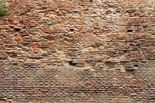 붉은 벽돌 벽을 풍 화 — 스톡 사진