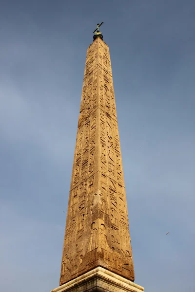 Ägyptischer Obelisk im popolo quadrat, rom — Stockfoto