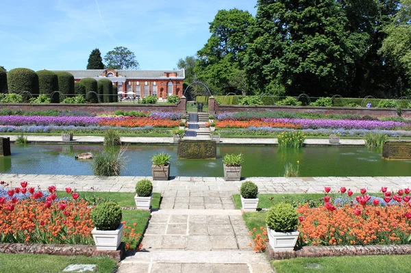Trädgårdarna i kensington palace — Stockfoto