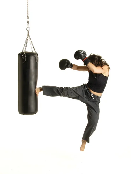 Kobieta, która trenuje w boksie — Zdjęcie stockowe