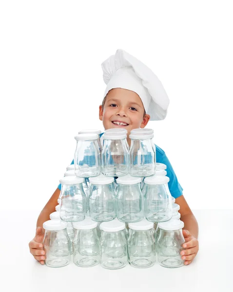 Happy kid förbereder sig för höst konservering — Stockfoto