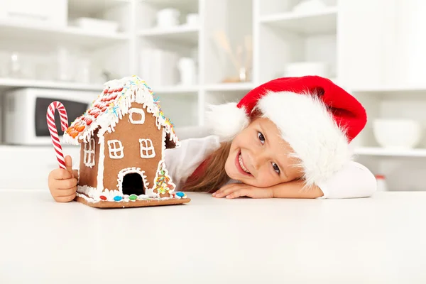 小さな女の子のクリスマスの準備 — ストック写真