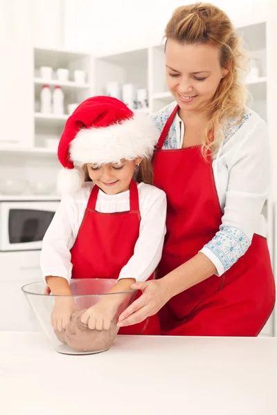 Préparation de la pâte à biscuits à Noël — Photo