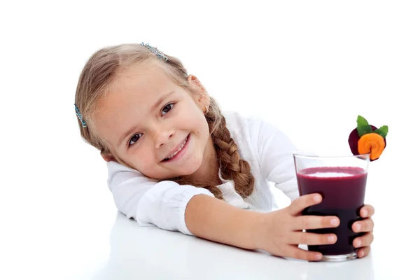 Υγιή ευτυχισμένος κορίτσι με φρέσκο χυμό — Φωτογραφία Αρχείου