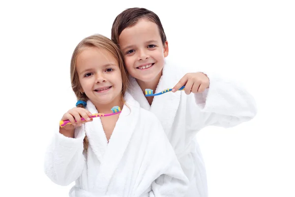 Dzieci, mycie zębów — Zdjęcie stockowe