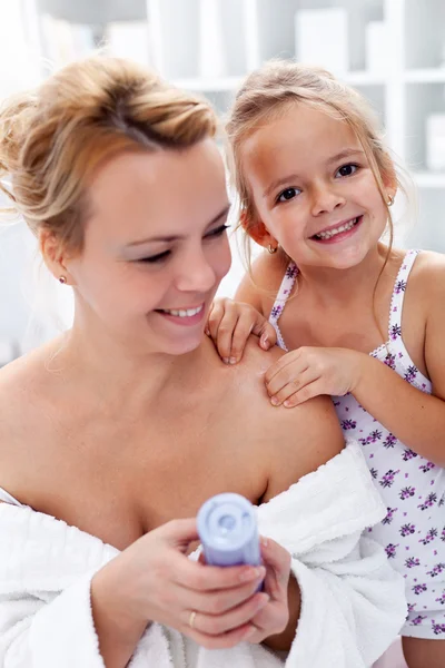 Body care is fun for girls — Stock Photo, Image
