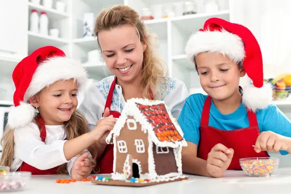 Vår jul cookie pepparkakshus — Stockfoto
