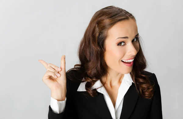 Business woman showing blank area for sign or copyspase, over gr — Stock Photo, Image