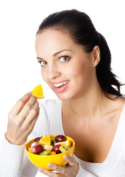 Νεαρός χαμογελαστό γυναίκα με μπολ των φρούτων, που απομονώνονται σε λευκό φόντο — Φωτογραφία Αρχείου