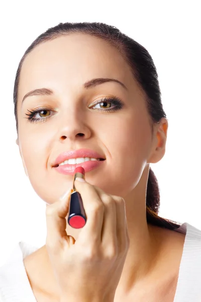 Retrato clouse-up de una mujer joven que aplica lápiz labial —  Fotos de Stock