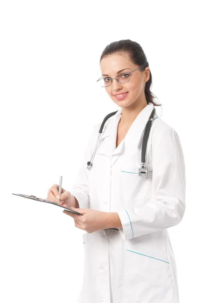 Szczęśliwy lekarz z stetoskopem pisanie na schowku, izolowane — Zdjęcie stockowe