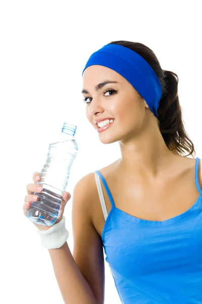 Frau in Sportkleidung trinkt Wasser, isoliert — Stockfoto